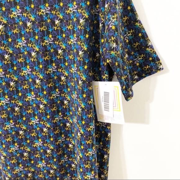NWT LulaRoe Julia HiLo Patterned Short Sleeve Tee Rounded Neckline 🔵🟡🟣 - Picture 3 of 6